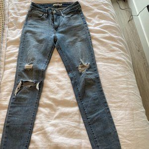 Levis ripped 721 size 25